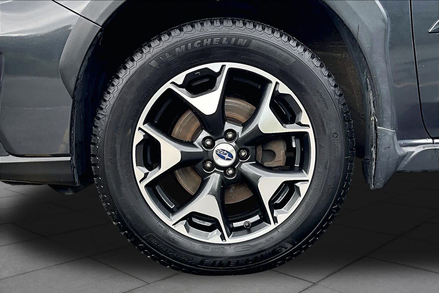 Used 2018 Dark Gray Metallic Subaru Premium image 11