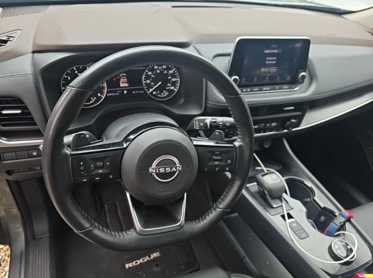 Used 2023 Gray Nissan SV image 3