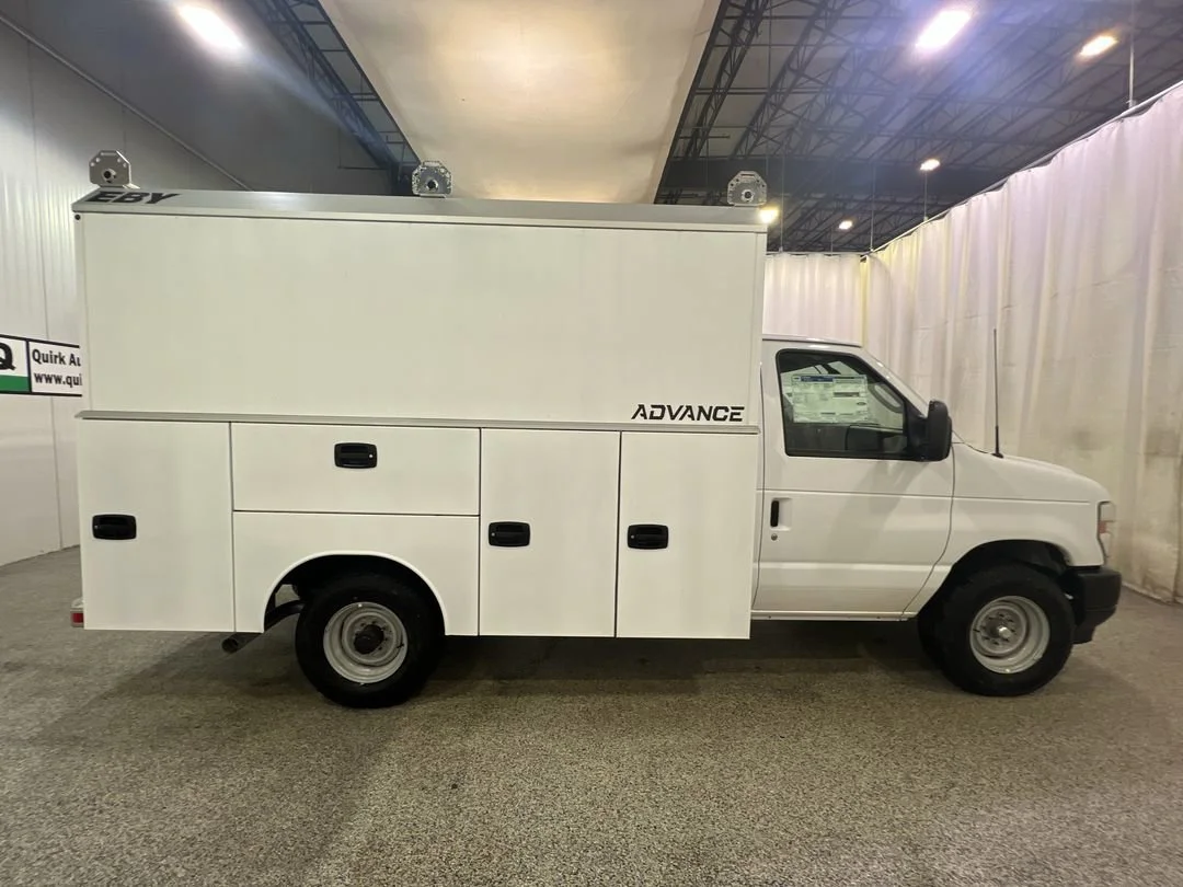 New 2026 Oxford White Ford E-350 SRW image 5