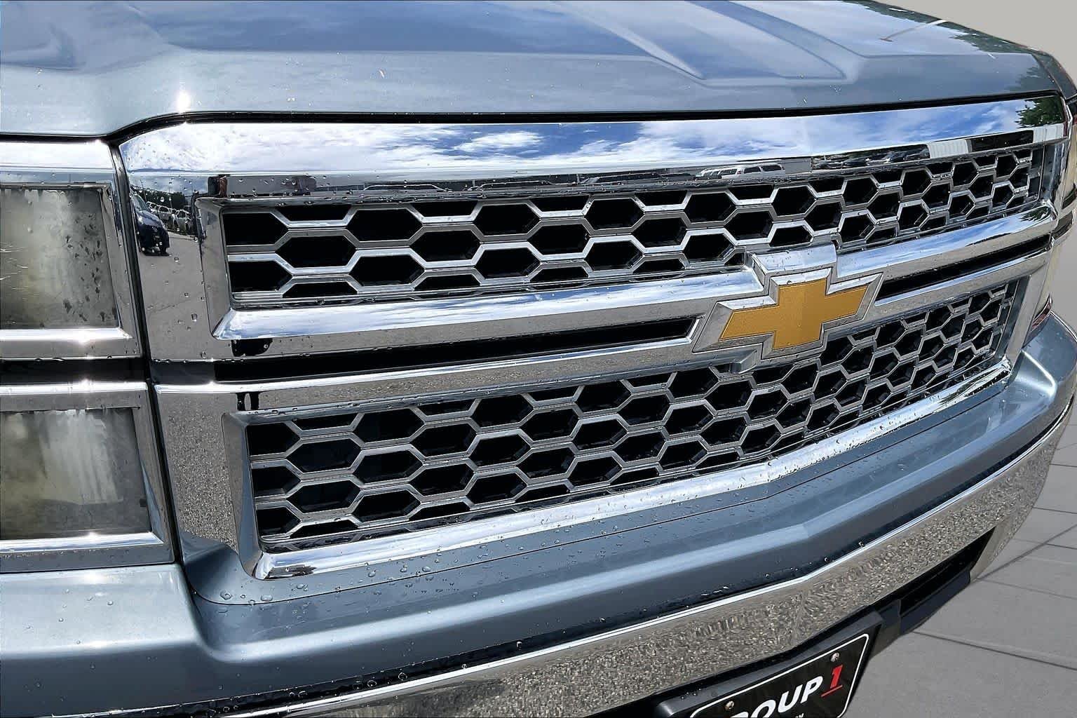 Used 2015 Slate Grey Metallic Chevrolet LT image 28