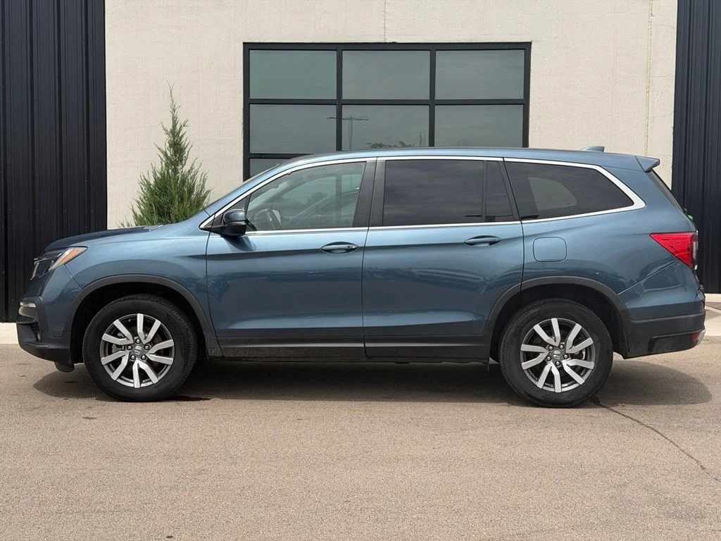 Used 2021  Honda EX-L image 2