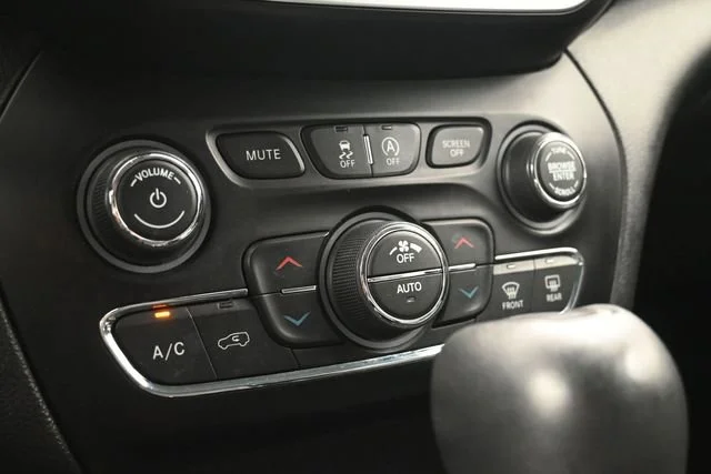 Used 2019 Velvet Red Pearlc Jeep Limited image 19