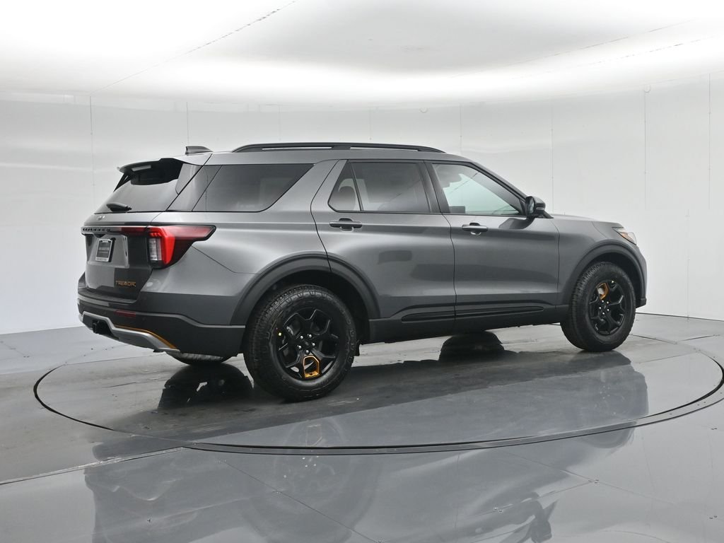 New 2026 Carbonized Gray Metallic Ford Tremor image 34