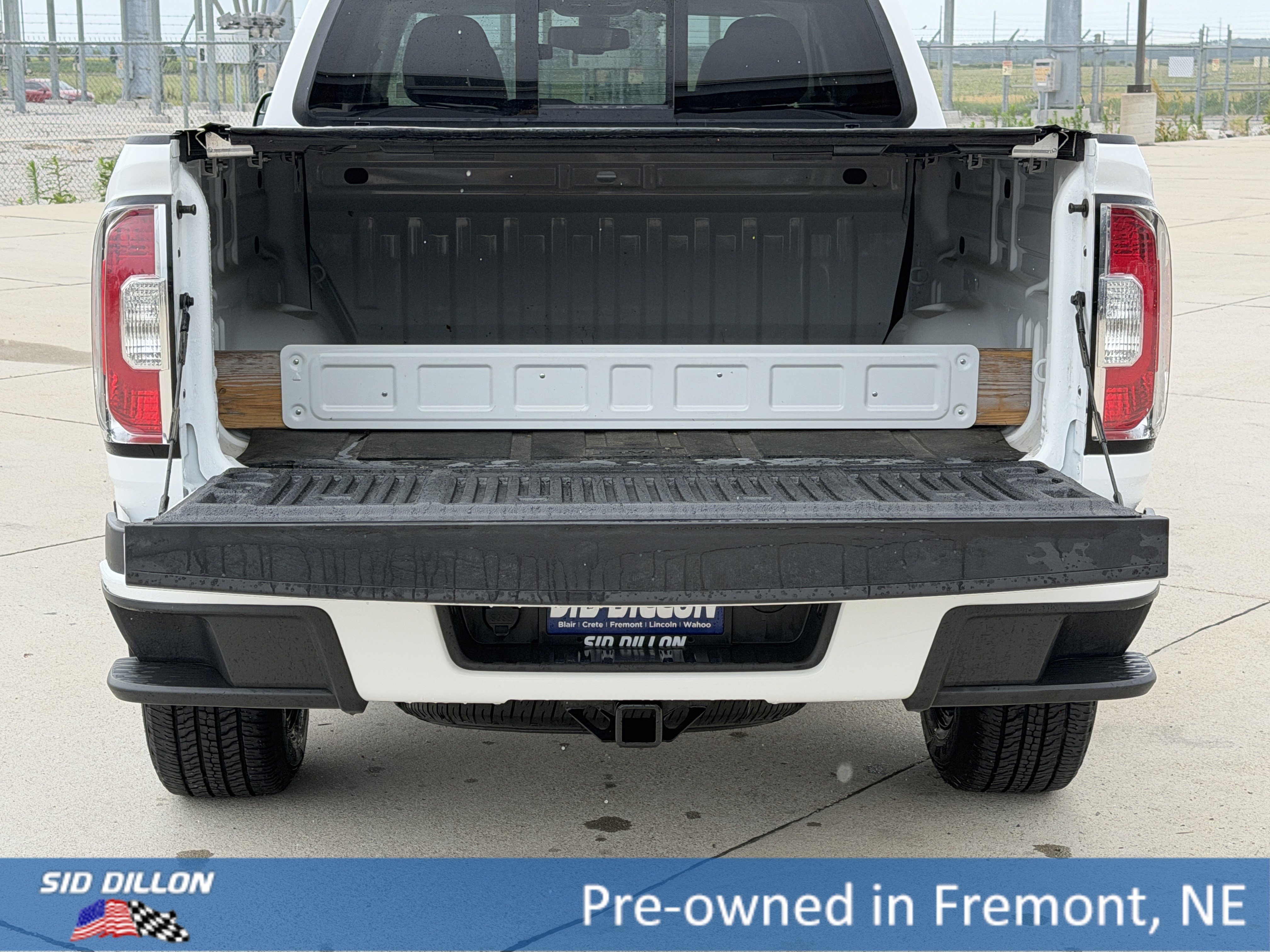 Used 2022 Summit White GMC 4WD Elevation image 6