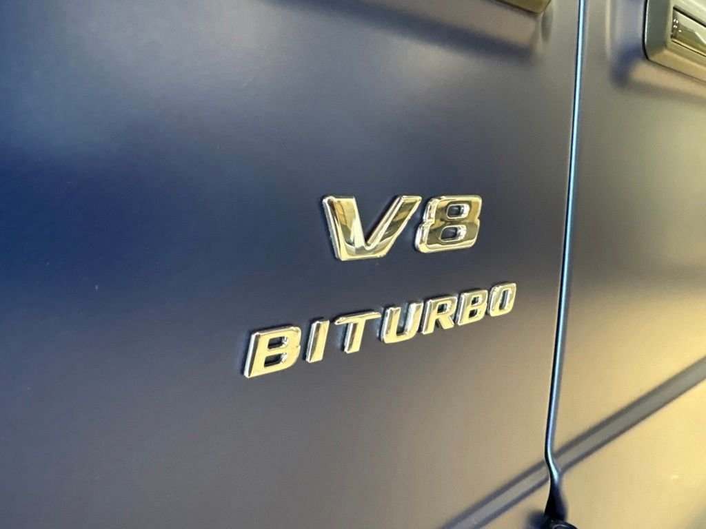 New 2026 MANUFAKTUR Exclusive Brilliant Blue Magno Mercedes-Benz AMG® G 63 SUV image 9