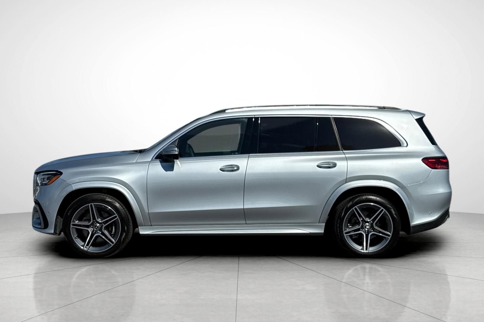 Used 2025 Silver Mercedes-Benz GLS 450 image 26