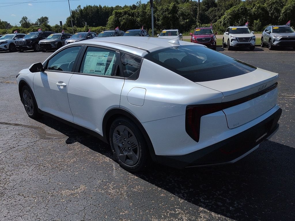 New 2026 Snow White Pearl Kia LX image 5
