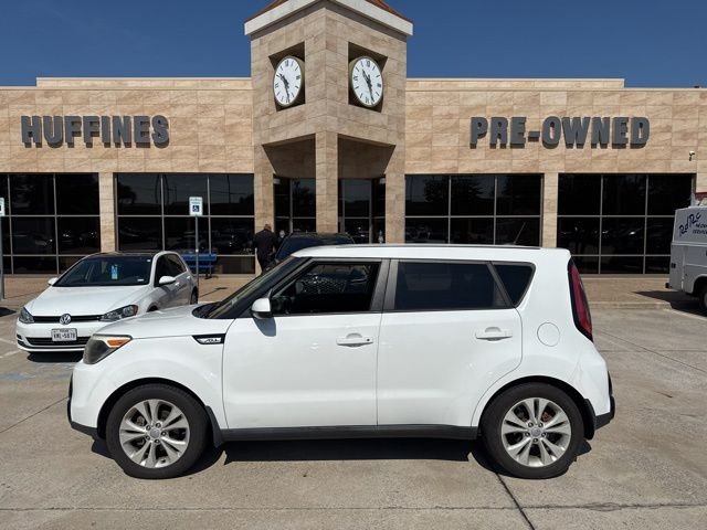Used 2016 White Kia Plus image 1