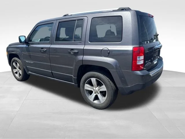 Used 2017 Gray Jeep High Altitude 4x4 image 3