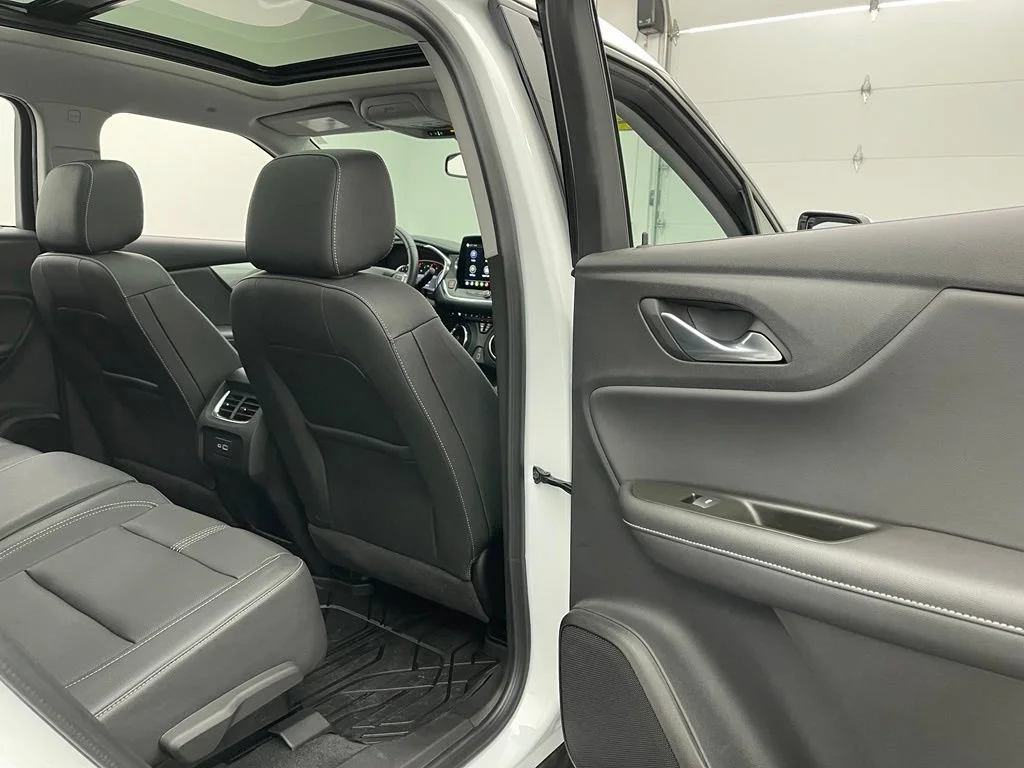 Used 2024 Summit White Chevrolet 3LT image 35