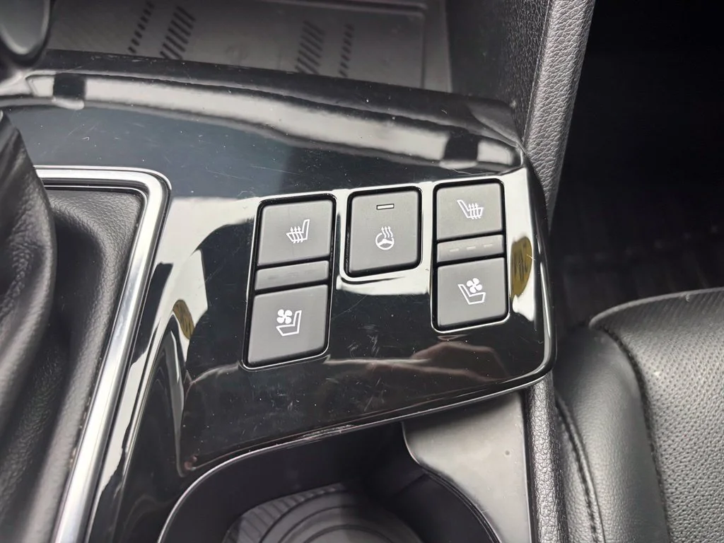 Used 2023 White Kia X-Pro Prestige image 29