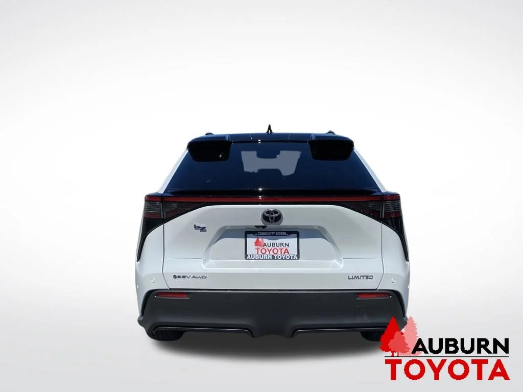 New 2026 Wind Chill Pearl with Midnight Black Metallic roof <sup>1</sup> Toyota  Limited image 6