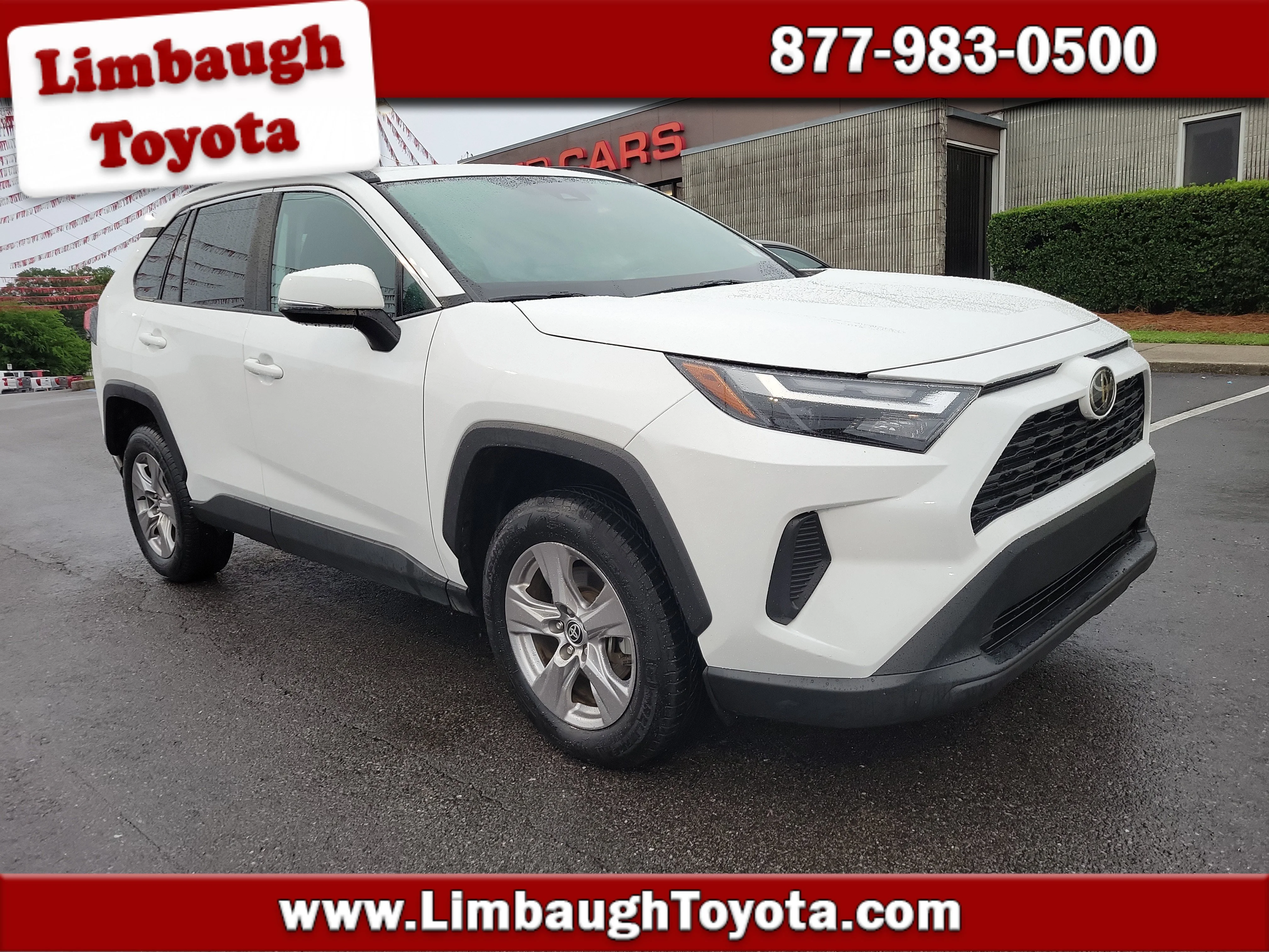 2022 Toyota RAV4 XLE FWD's photo