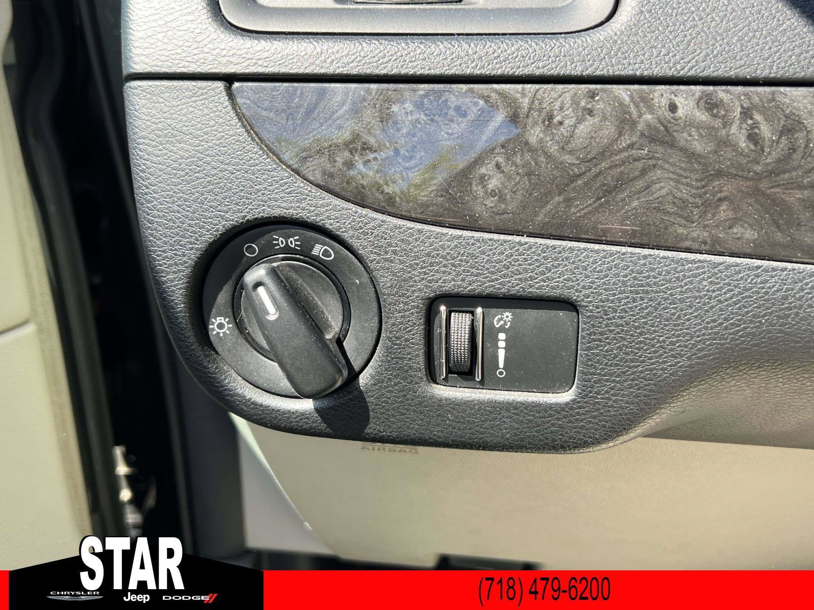 Used 2012 Dark Charcoal Pearl Dodge SE image 19