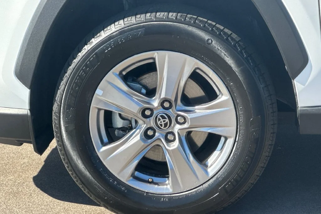 Used 2023 Ice Toyota XLE image 33