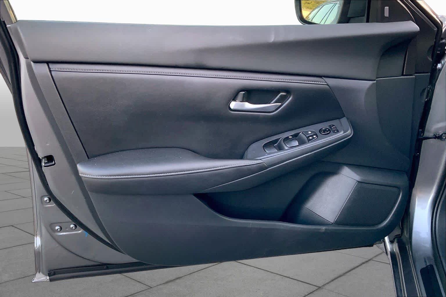 Used 2022 Gun Metallic Nissan SV image 18