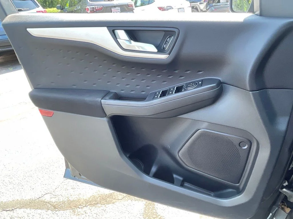 Used 2020 Gray Ford SE image 9
