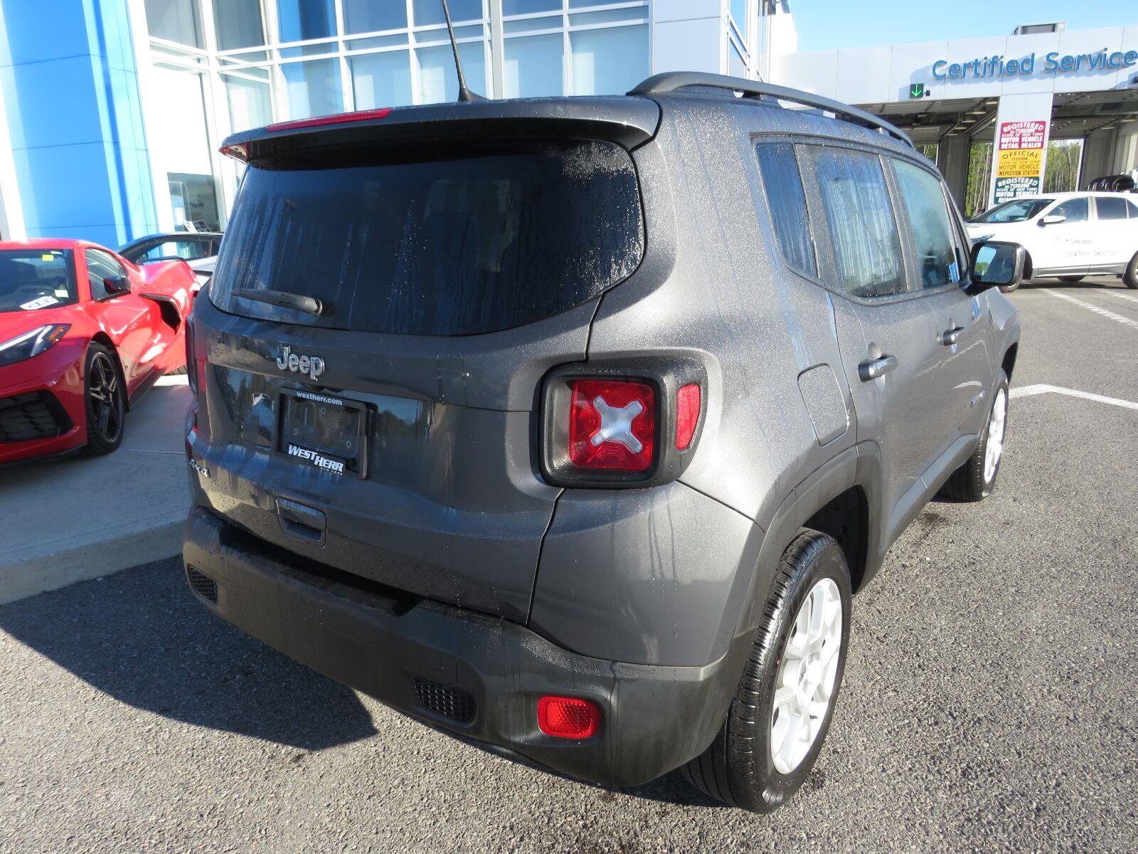 Used 2023 Graphite Gray Jeep Latitude image 8