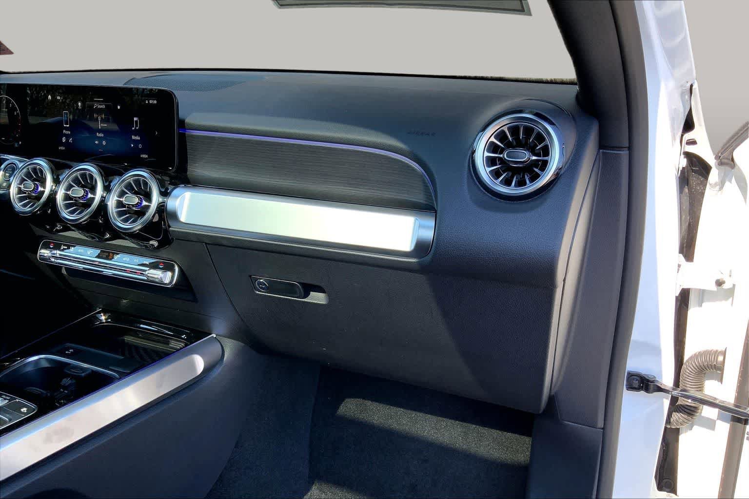 New 2026 Polar White Mercedes-Benz GLB 250 image 10