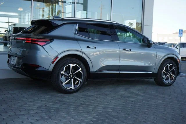 2025 Chevrolet Equinox EV LT - Photo 22