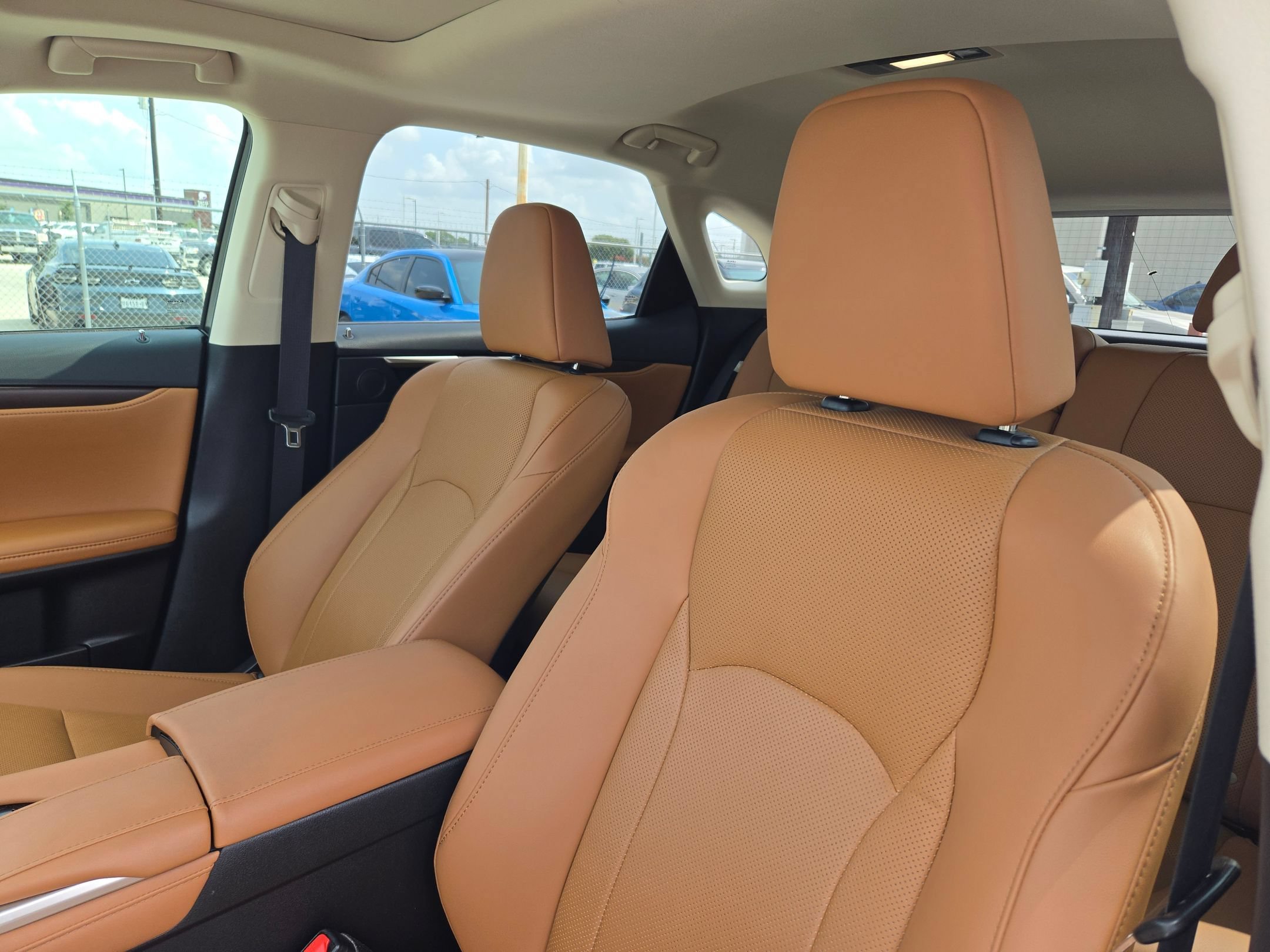 Used 2022 White Lexus RX 350 image 10