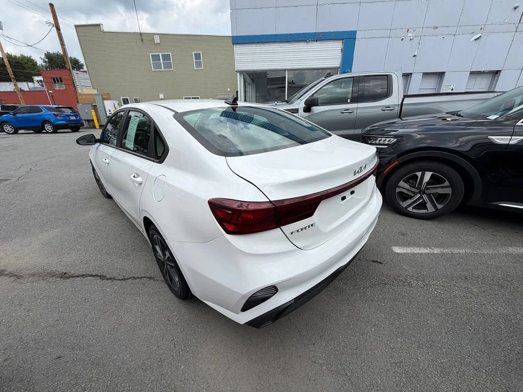 Used 2023 White Kia LXS image 3