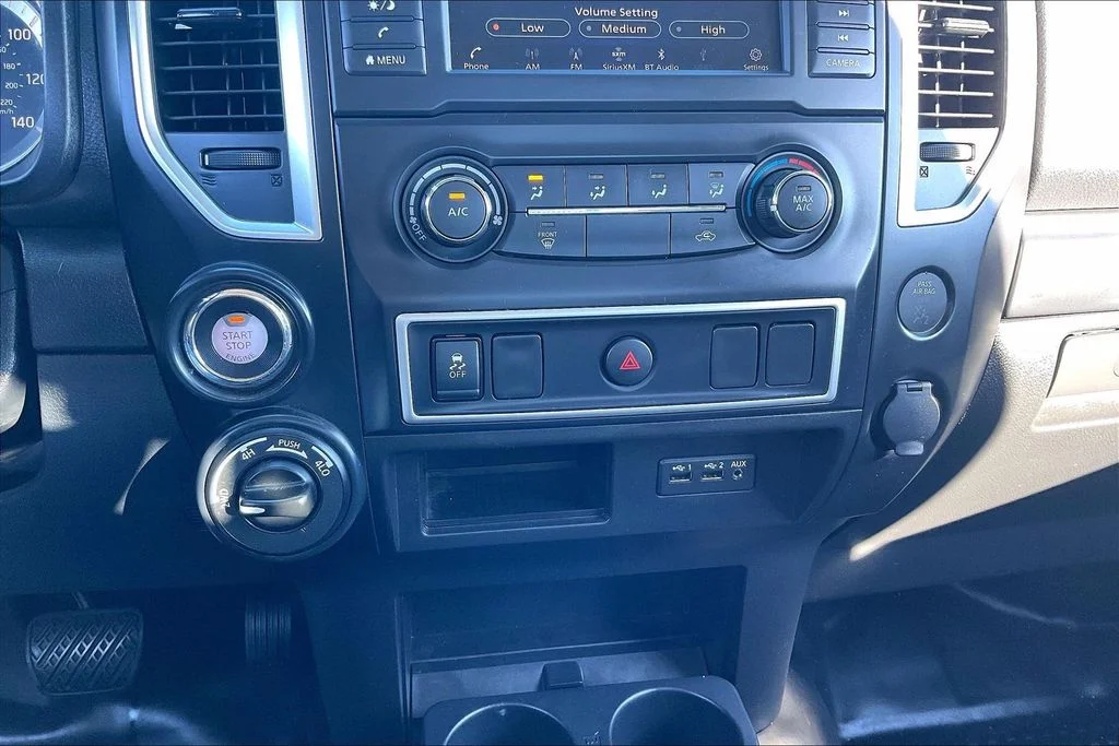 Used 2019 White Nissan S image 35