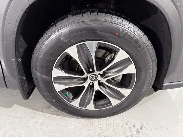 Used 2022 Gray Toyota XLE image 17