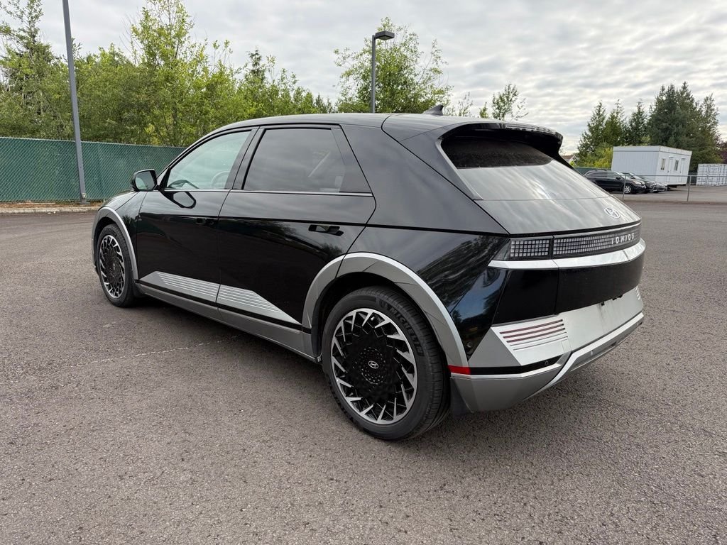 Used 2023 Abyss Black Hyundai Limited image 5