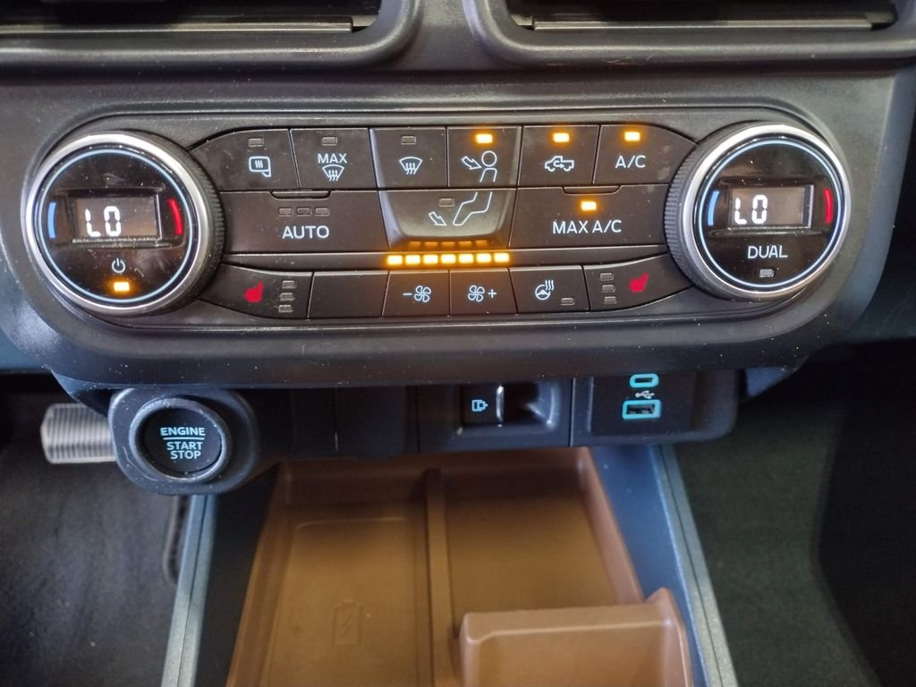 Used 2022 Blue Metallic Ford Lariat image 34