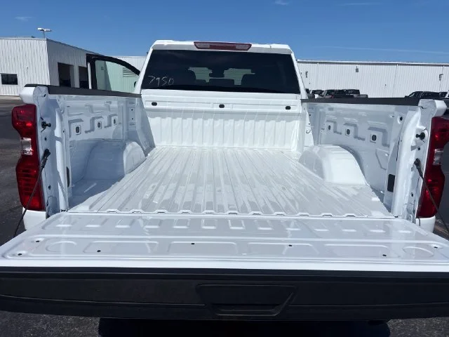 New 2026 Summit White Chevrolet WT image 24