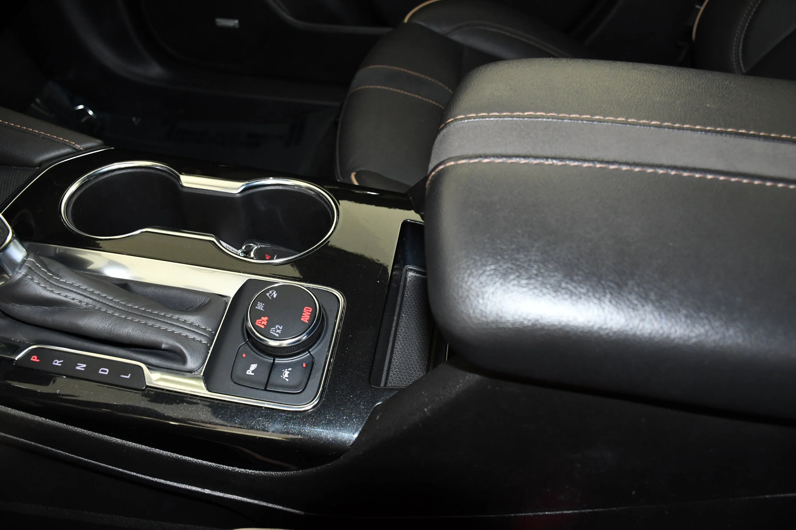 Used 2024 Black Chevrolet Premier image 31