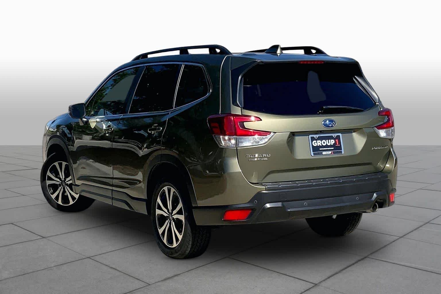 Used 2023 Autumn Green Metallic Subaru Limited image 12