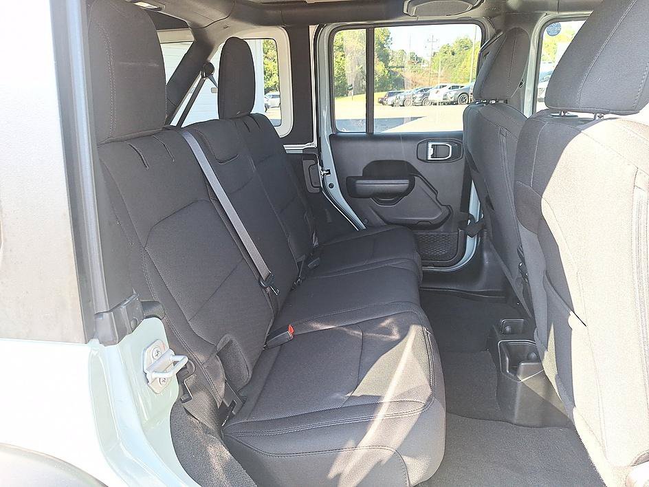 Used 2023 Earl Clearcoat Jeep Sport Altitude image 22