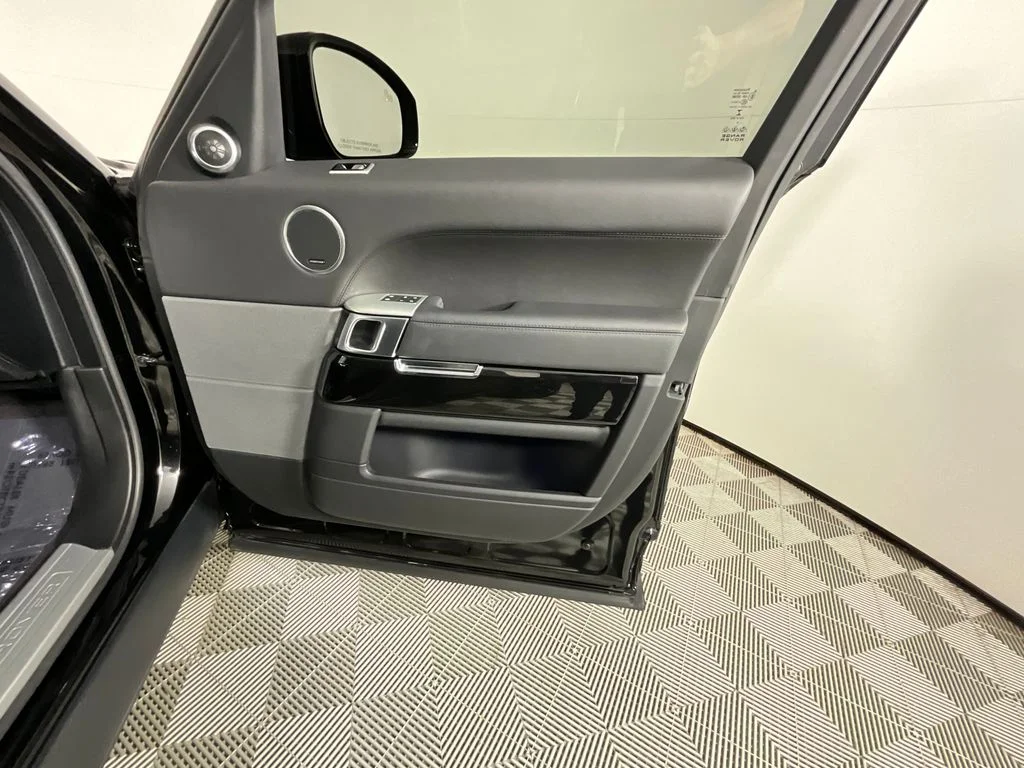 Used 2022 Black Land Rover SVR image 22
