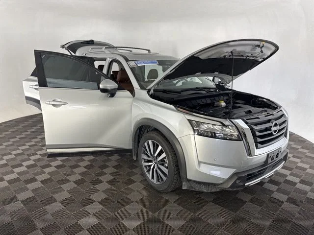 Used 2022 Silver Nissan Platinum image 15