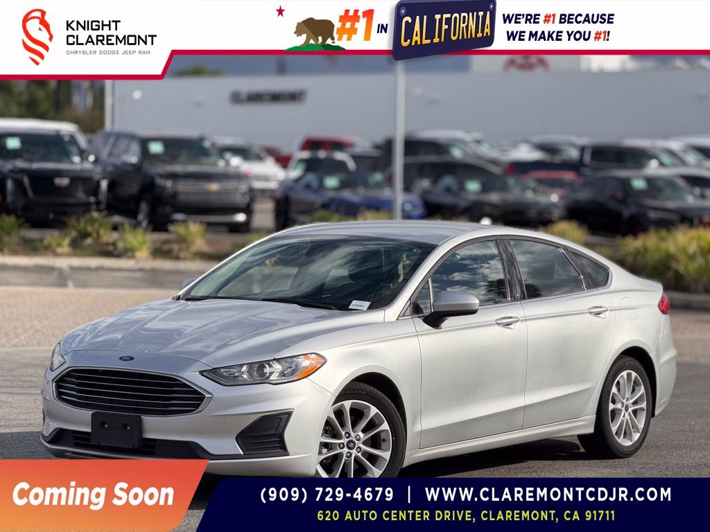 Used 2019 Ingot Silver Ford SE image 1
