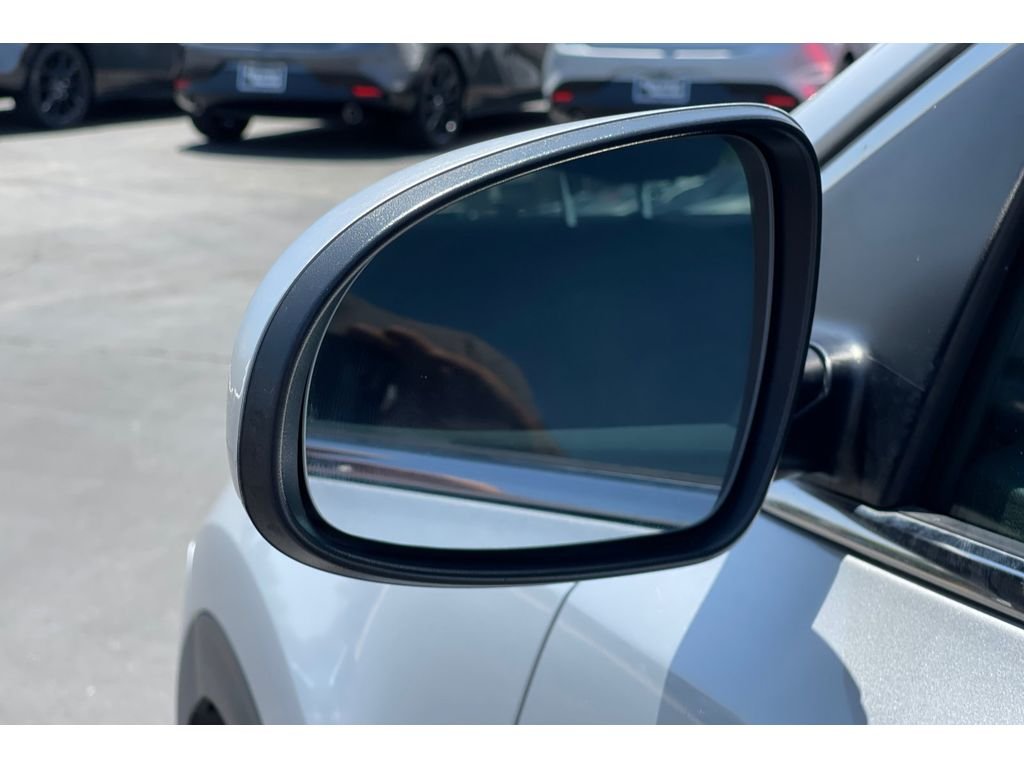 Used 2021 Sparkling Silver Kia LX image 11