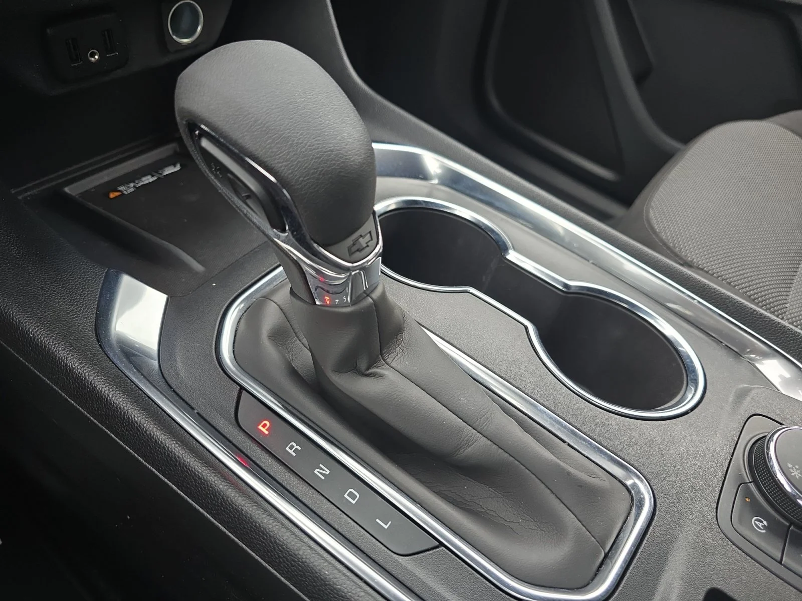Used 2024 Sterling Gray Metallic Chevrolet LT Cloth image 20