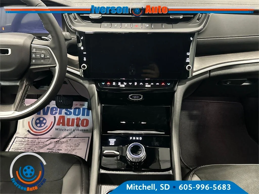 New 2026 Velvet Red Pearl-Coat Exterior Paint Jeep Laredo image 25