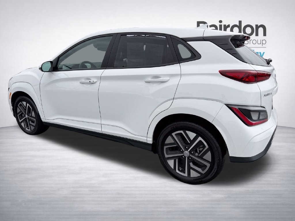 Used 2023 White Hyundai SE image 5