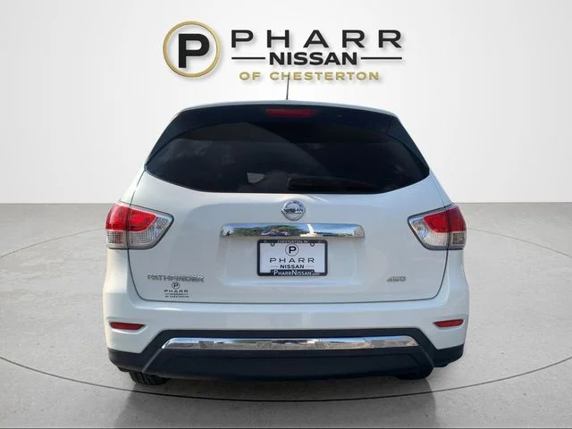 Used 2015 White Nissan S image 4