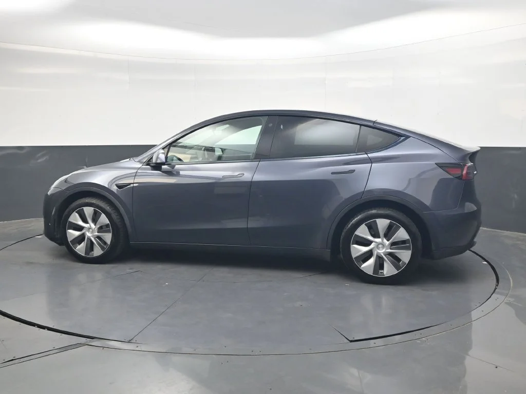 Used 2021  Tesla Long Range image 7