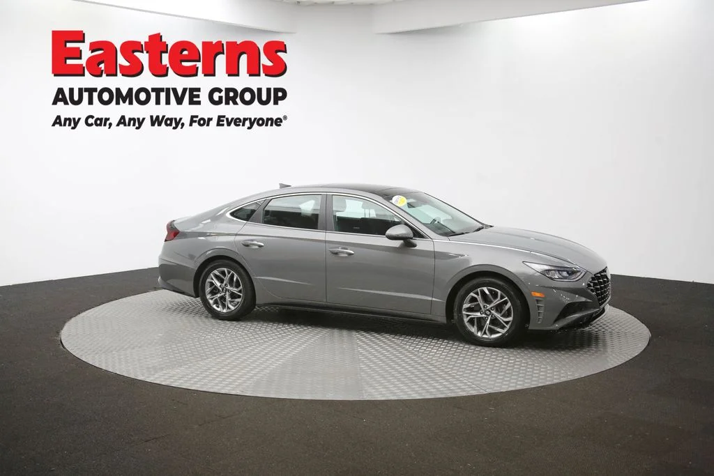 Used 2022 Gray Hyundai SEL image 45