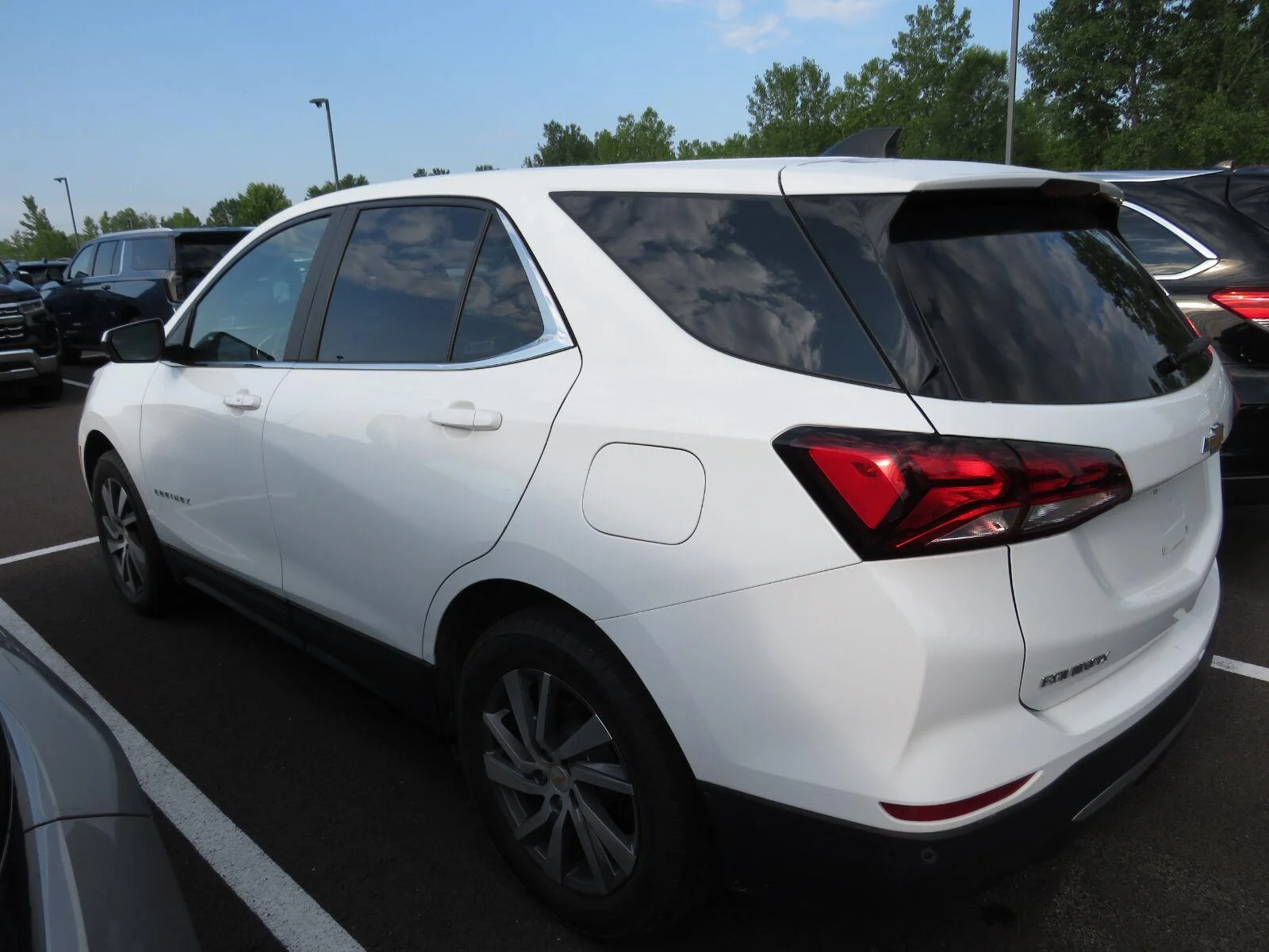 Used 2024 Summit White Chevrolet LT image 15