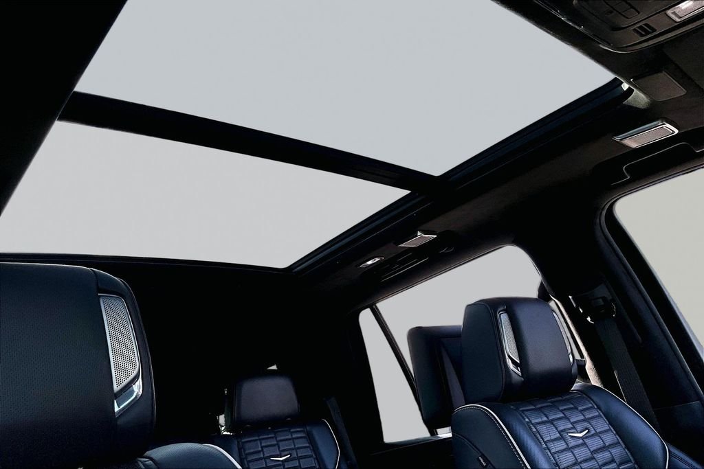 Used 2021 White Cadillac Sport Platinum image 17