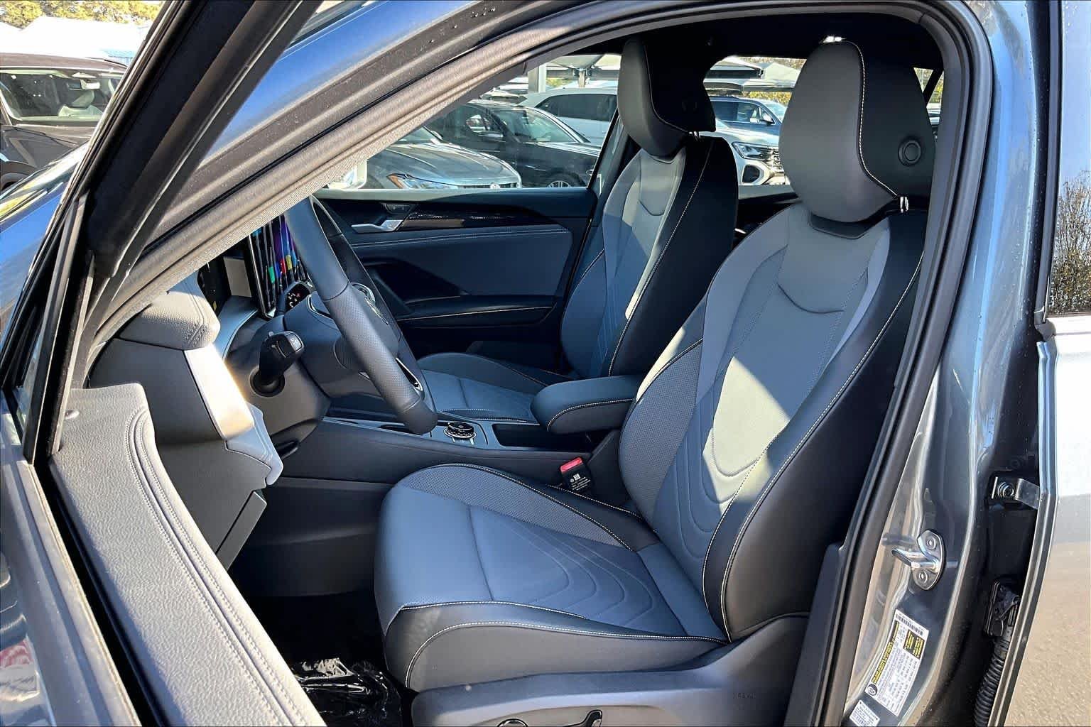 New 2026 Platinum Gray Metallic Volkswagen 2.0T SE R-Line Black image 9