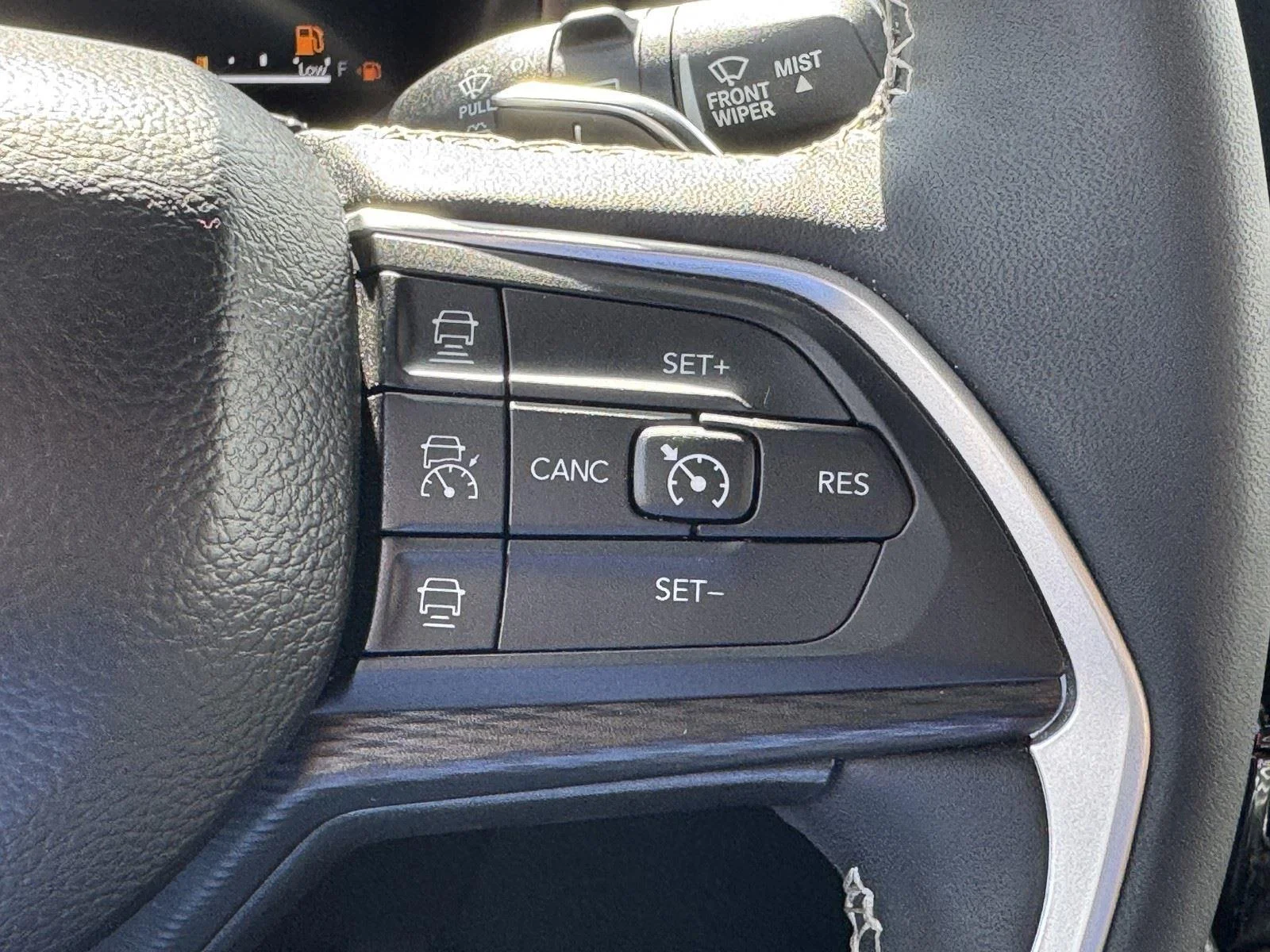 Used 2024 Baltic Gray Metallic Clearcoat Jeep Altitude image 27
