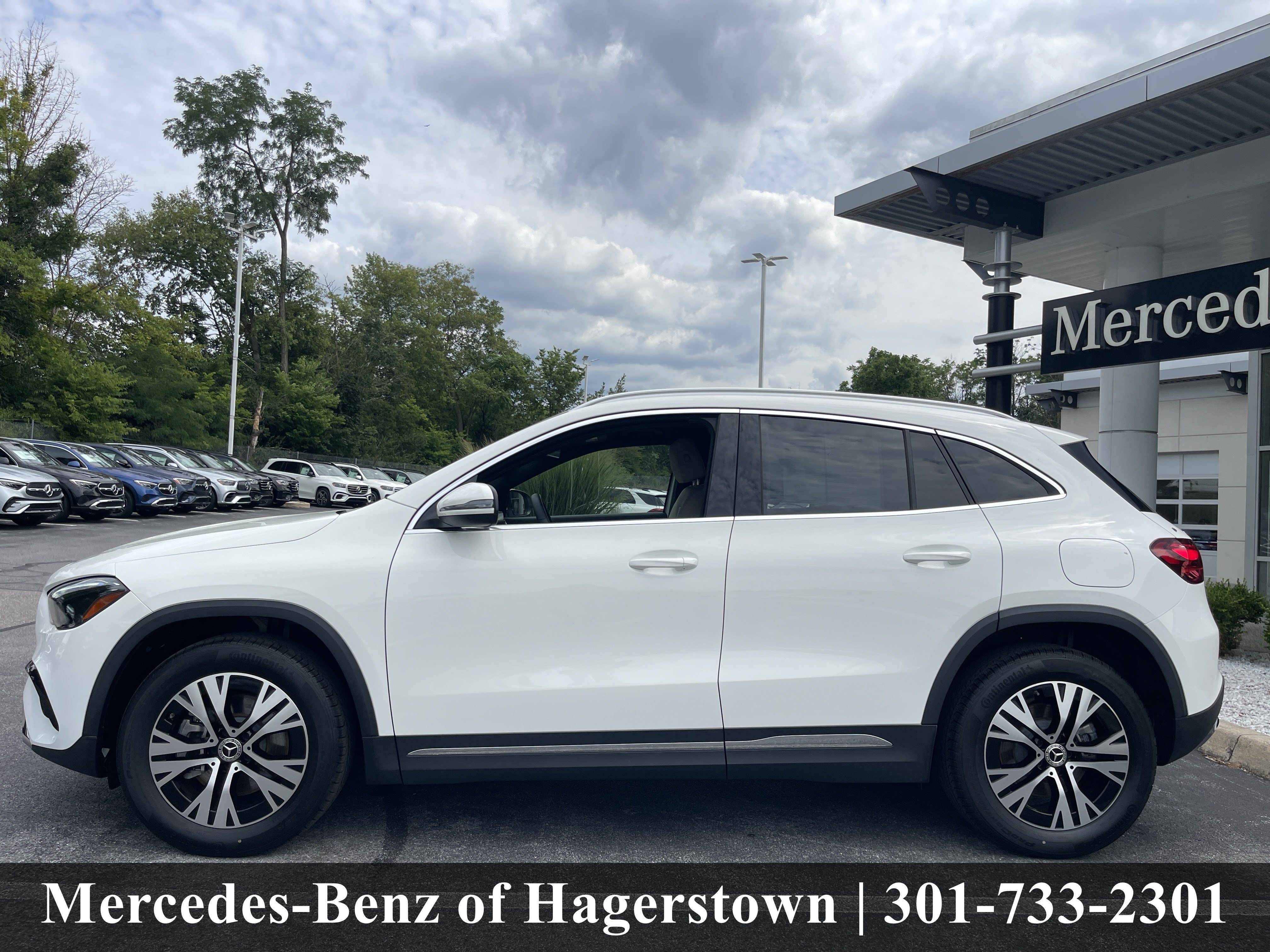 Certified Used 2025 Polar White Mercedes-Benz GLA 250 4MATIC® SUV image 4