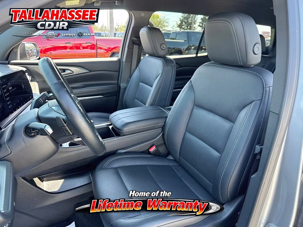 Used 2025 Sterling Gray Metallic Chevrolet LT image 17